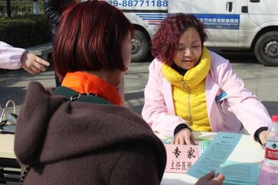 市九院舉辦“關(guān)愛(ài)女性健康 促進(jìn)社會(huì)和諧”大型義診與社會(huì)經(jīng)濟(jì)咨詢服務(wù)活動(dòng)