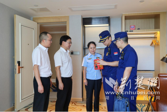 消防‘體檢報告’+高溫防火清單 荊門消防聯合多部門為酒店安全加碼